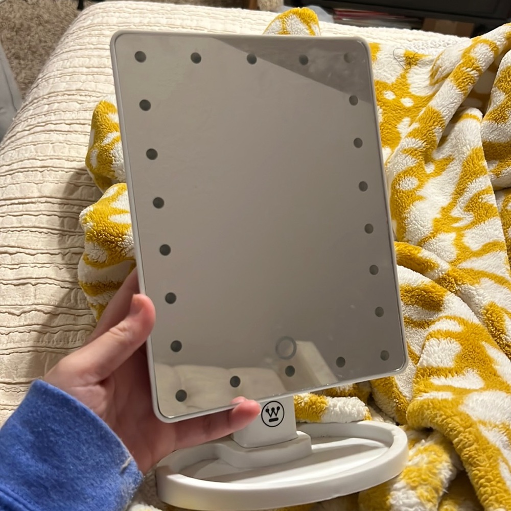 Light up mirror